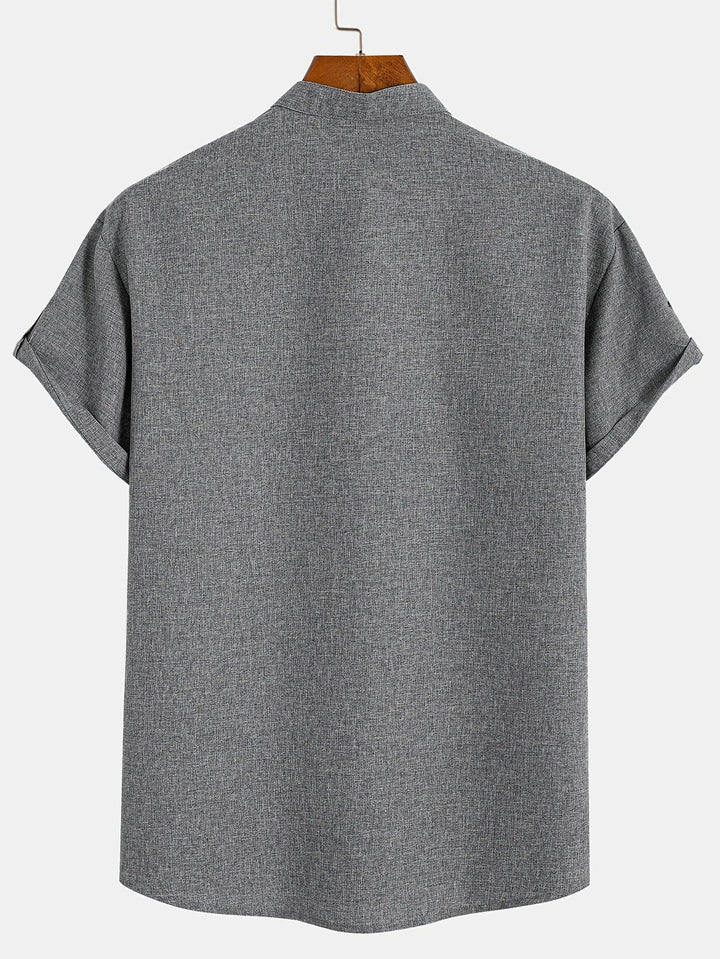 Chemise élégante à manches courtes et col montant