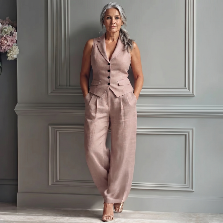 Ensemble femme deux pièces avec décolleté en V et boutons
