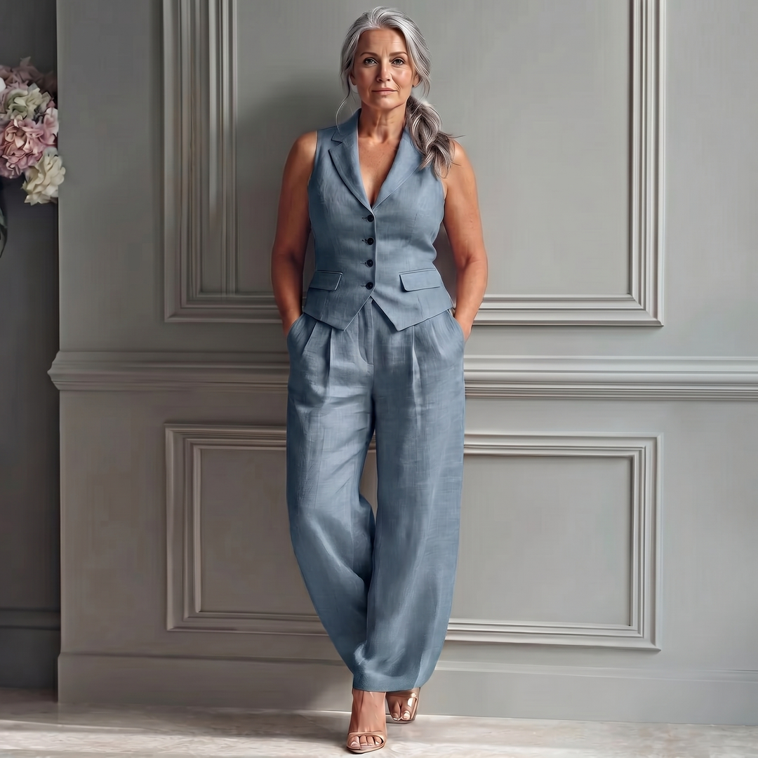 Ensemble femme deux pièces avec décolleté en V et boutons